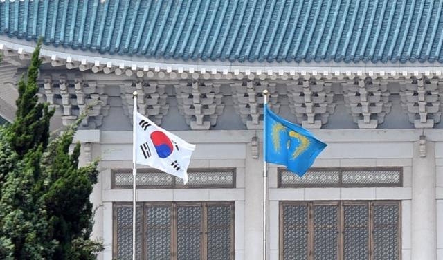 '봉황기' 29일 0시 용산서 내리고 청와대 게양