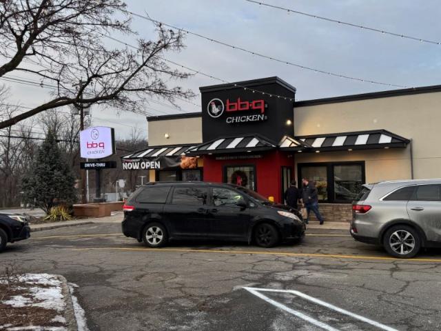 "국내 도입 시급합니다" ... K치킨, 미국서 ‘드라이브 스루' 첫 도입