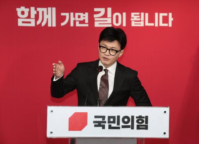 한동훈 與비대위원장 공식 취임 일성은 '총선불출마'..기득권 내려놓기