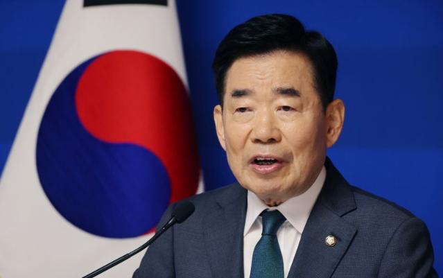 "팬덤정치 폐해 심화" '친정' 직격한 김진표