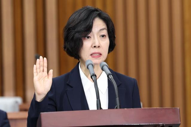 '아빠찬스 논란' 이숙연 대법관 후보 가족, 37억원 상당 비상장주식 기부