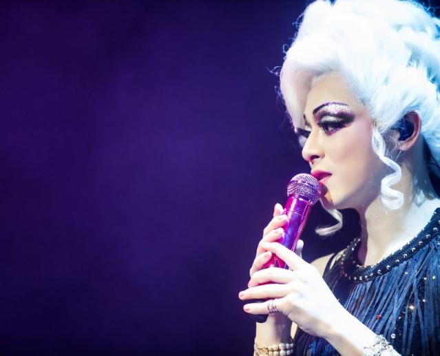 '파일럿' 조정석 "여장하고 화보 찍을 땐 현타 왔죠"