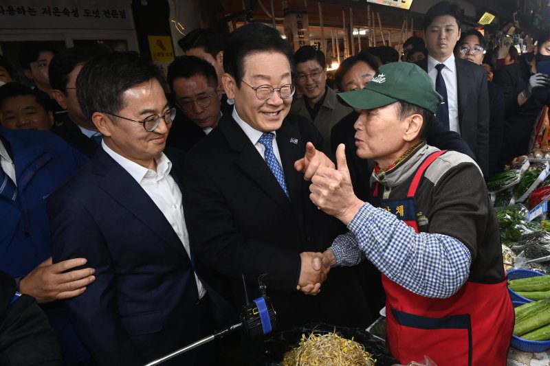 '민생행보' 손잡은 이재명·김동연… 사법리스크 분열 진화