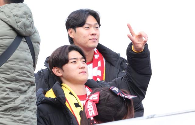 도대체 트로피가 몇 개? 2024년은 김도영 세상... 연말 MVP 싹쓸이