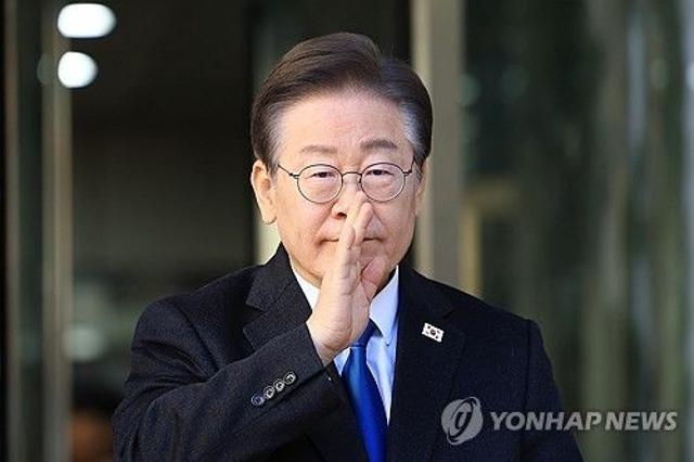 이재명, 차기 대통령 적합도 조사 1위...홀로 30%대 '독주'