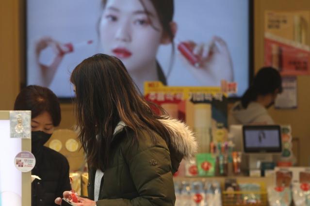 실적이 끌고 전망이 밀었다…화장품株, '상승랠리' 이어질까