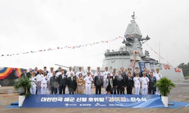 해군 최신예 3600t급 호위함 '경북함(FFG-829)' 진수