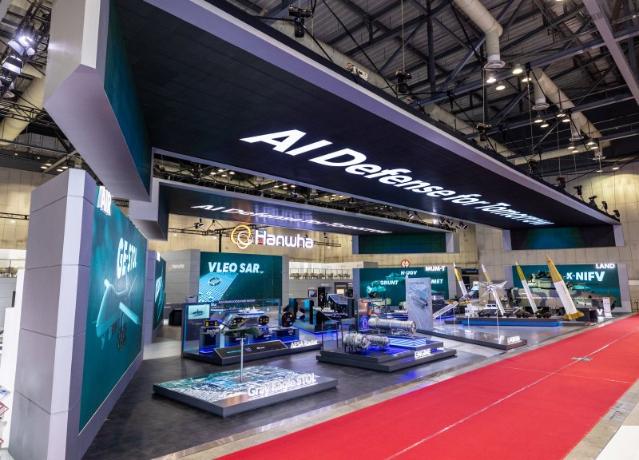 ADEX 2025 공식 개막 "차세대 전투체계 등 미래전 무기 선보여"