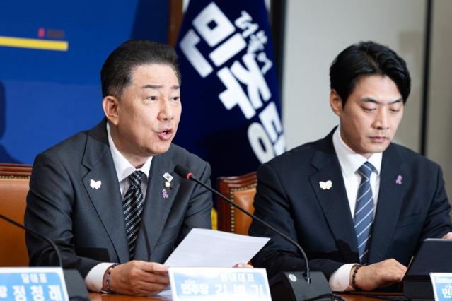 與 "관세협상 타결, 외환안정-수출경쟁력 동시에 지켜"