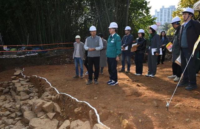 부산 기장읍성 ‘최초 축성 유적’ 발견…국가사적 승격 기대감 커져