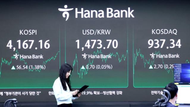 '돌아온 외국인' 12월 순매수 전환…반도체 등 대형주에 베팅