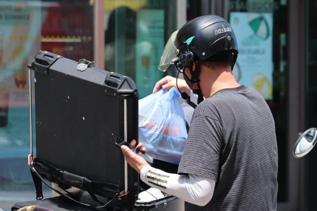 與, 새해에는 플랫폼 노동자 돕는다..권리 보장·수수료 상한