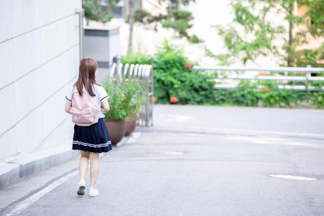 "용돈 10만원 줄게"…여중생 모텔 데려가 음란 행위 요구한 20대 군인