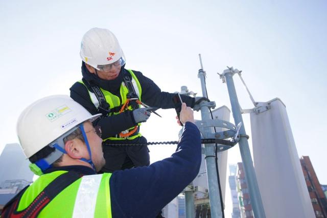 "성탄절에 인력 900명 배치" SKT, 연말연시 통신 품질 특별관리