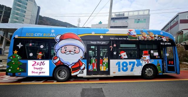 "부산 산타버스 타러 오이소"… 화재 걱정에 사라졌던 명물, 9년 만에 컴백