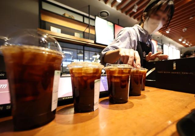 기후부 "컵 따로 계산제, 이미 내던 컵값 별도표시하는 것"